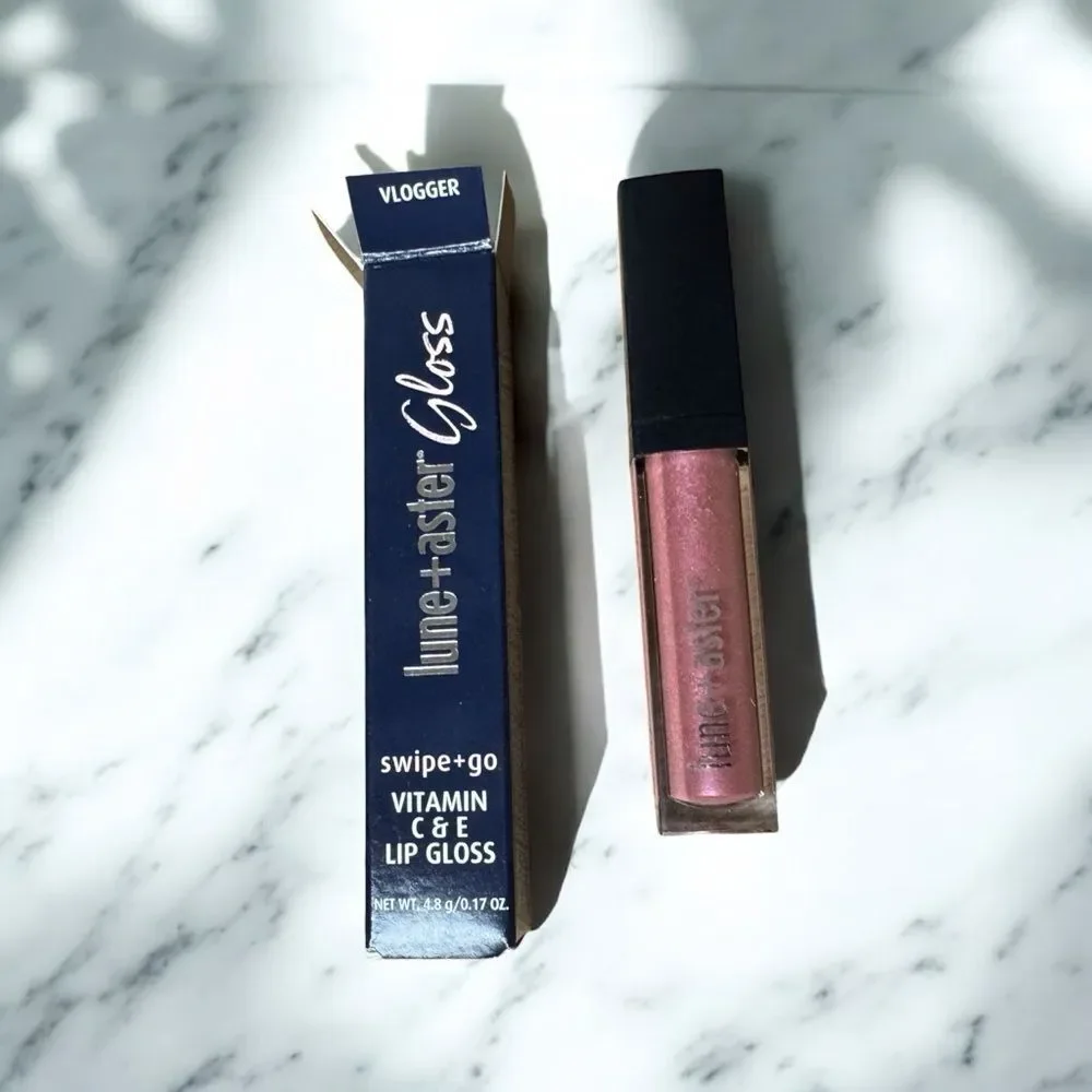 Lune + Aster Shimmering Pink Lip Gloss in Vlogger